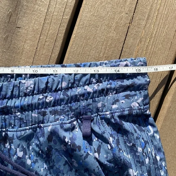 Athleta Avenue Wide Leg Crop Pants in blue print size 10 - Picture 6 of 15